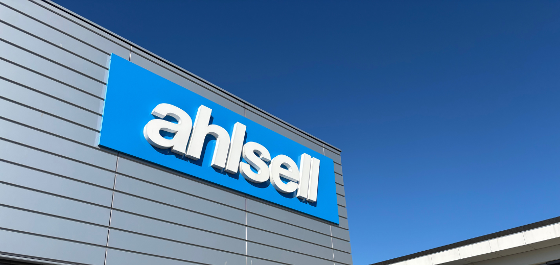 Ahlsell logo mod blå himmel