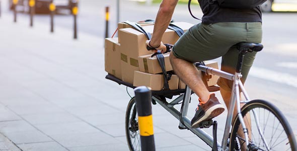 cykelbud med små paket